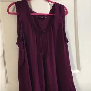 Sleeveless pleated blouse